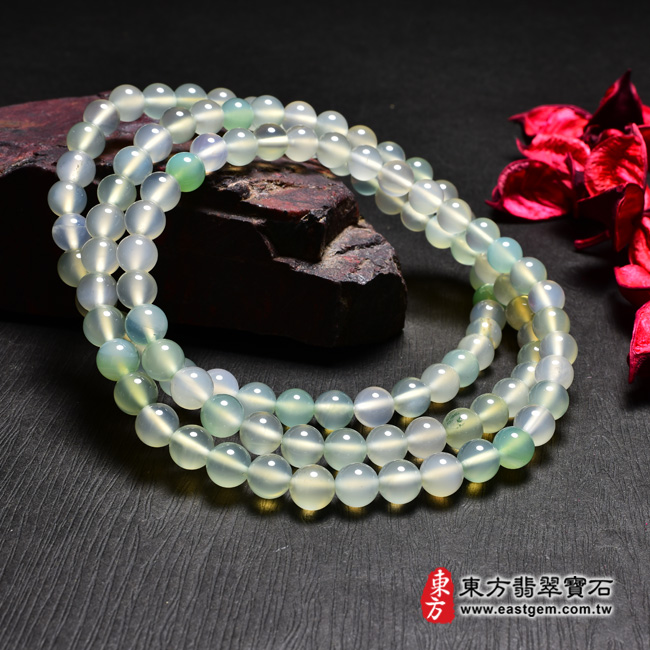 綠瑪瑙手珠左側照片  綠瑪瑙手鍊(綠瑪瑙珠子，珠徑約8mm，OML199) 客製化設計各種綠瑪瑙珠串、綠瑪瑙珠子、綠瑪瑙手鍊、綠瑪瑙手珠。★附東方翡翠寶石保證卡