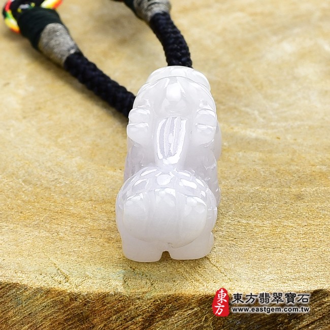 麒麟項鍊玉珮背面照片   翡翠麒麟項鍊玉珮（神獸獻瑞：麒麟牌A貨翡翠麒麟玉珮、緬甸玉麒麟玉墜）。白翡翠麒麟，CL072。客製化訂做各種翡翠麒麟吊墜玉珮項鍊。★附A貨翡翠雙證書