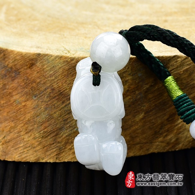 麒麟項鍊玉珮背面照片   翡翠麒麟項鍊玉珮（神獸獻瑞：麒麟牌A貨翡翠麒麟玉珮、緬甸玉麒麟玉墜）。白翡翠麒麟，CL073。客製化訂做各種翡翠麒麟吊墜玉珮項鍊。★附A貨翡翠雙證書