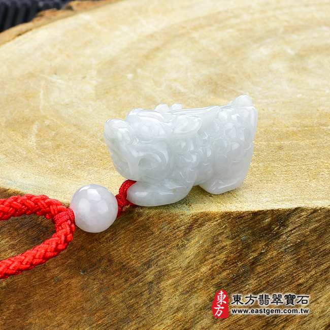 麒麟項鍊玉珮意境照片  （已出售勿下標，可訂做） 翡翠麒麟項鍊玉珮（神獸獻瑞：麒麟牌A貨翡翠麒麟玉珮、緬甸玉麒麟玉墜）。白翡翠麒麟，CL074。客製化訂做各種翡翠麒麟吊墜玉珮項鍊。★附A貨翡翠雙證書