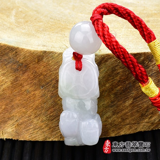 麒麟項鍊玉珮背面照片   翡翠麒麟項鍊玉珮（神獸獻瑞：麒麟牌A貨翡翠麒麟玉珮、緬甸玉麒麟玉墜）。白綠色糯種麒麟，CL075。客製化訂做各種翡翠麒麟吊墜玉珮項鍊。★附A貨翡翠雙證書