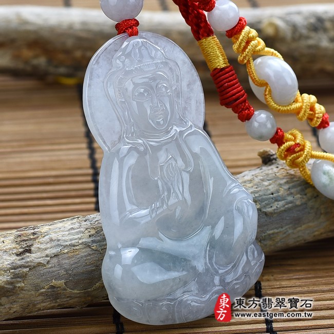 觀世音菩薩項鍊玉珮左側照片   （已出售勿下標，可訂做）翡翠觀世音菩薩項鍊玉珮（觀世音菩薩：觀世音菩薩牌A貨翡翠觀世音菩薩玉珮、緬甸玉觀世音菩薩玉墜）。白綠色糯冰種觀世音菩薩，GY732。客製化訂做各種翡翠觀世音菩薩吊墜玉珮項鍊。★附A貨翡翠雙證書