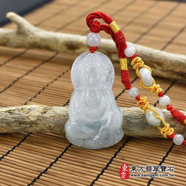 觀世音菩薩項鍊玉珮情境照片   （已出售勿下標，可訂做）翡翠觀世音菩薩項鍊玉珮（觀世音菩薩：觀世音菩薩牌A貨翡翠觀世音菩薩玉珮、緬甸玉觀世音菩薩玉墜）。白綠色糯冰種觀世音菩薩，GY732。客製化訂做各種翡翠觀世音菩薩吊墜玉珮項鍊。★附A貨翡翠雙證書