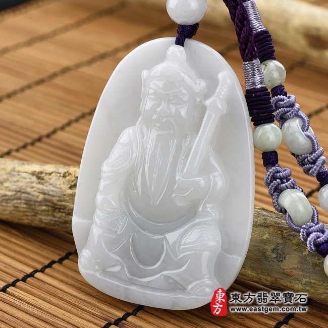 周倉帝君項鍊玉珮右側照片   翡翠周倉帝君項鍊玉珮（周倉將軍：周倉帝君牌A貨翡翠周倉帝君玉珮、緬甸玉周倉帝君玉墜）。白綠糯種周倉帝君，KG179。客製化訂做各種翡翠周倉帝君吊墜玉珮項鍊。★附A貨翡翠雙證書
