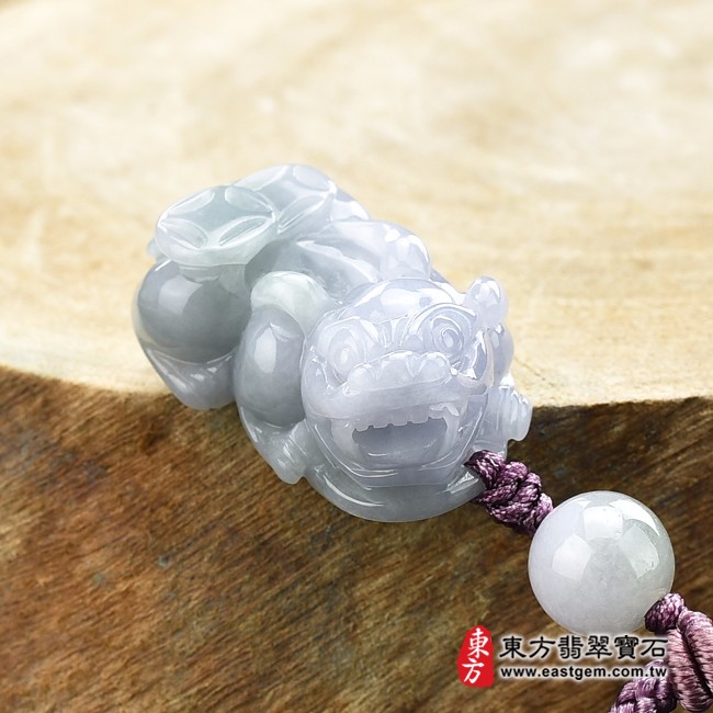 貔貅項鍊玉珮正面照片   （已出售勿下標，可訂做）翡翠貔貅項鍊玉珮（招財貔貅：貔貅牌A貨翡翠貔貅玉珮、緬甸玉貔貅玉墜）。糯種春帶彩貔貅，PF692。客製化訂做各種翡翠貔貅吊墜玉珮項鍊。★附A貨翡翠雙證書