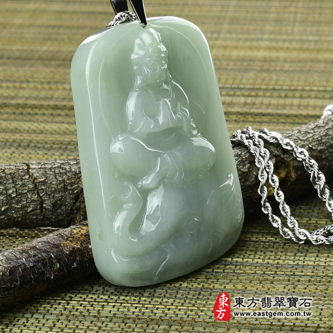 普賢菩薩項鍊玉珮左側照片  （已出售勿下標，可訂做）翡翠普賢菩薩項鍊玉珮（普賢菩薩：普賢菩薩牌A貨翡翠普賢菩薩玉珮、緬甸玉普賢菩薩玉墜）。淡綠色細豆種普賢菩薩，BS093。客製化訂做各種翡翠普賢菩薩吊墜玉珮項鍊。★附A貨翡翠雙證書