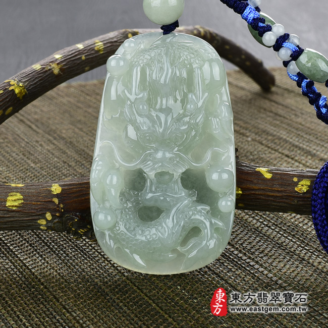 生肖龍項鍊玉珮正面照片  翡翠龍項鍊玉珮(招財飛騰游龍:龍牌A貨翡翠龍玉珮、緬甸玉龍玉墜、龍十二生肖項鍊)。淡綠色糯種油青龍,DR328。客製化訂做各種翡翠龍吊墜玉珮項鍊。★附A貨翡翠雙證書 生肖龍項鍊玉珮正面照片  翡翠龍項鍊玉珮(招財飛騰游龍:龍牌A貨翡翠龍玉珮、緬甸玉龍玉墜、龍十二生肖項鍊)。淡綠色糯種油青龍,DR328。客製化訂做各種翡翠龍吊墜玉珮項鍊。★附A貨翡翠雙證書