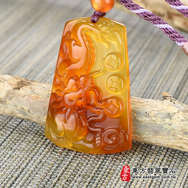 瑪瑙龍項鍊玉珮右側照片 瑪瑙龍項鍊玉珮（畫龍點睛、招財富貴龍：龍牌瑪瑙龍玉珮、玉髓龍玉墜、龍十二生肖項鍊）。紅瑪瑙玉髓龍，DR361。客製化訂做各種瑪瑙玉髓龍吊墜玉珮項鍊。★附東方翡翠寶石保證卡龍牌瑪瑙龍玉珮、玉髓龍玉墜、龍十二生肖項鍊）。紅瑪瑙玉髓龍，DR361。客製化訂做各種瑪瑙玉髓龍吊墜玉珮項鍊。★附東方翡翠寶石保證卡