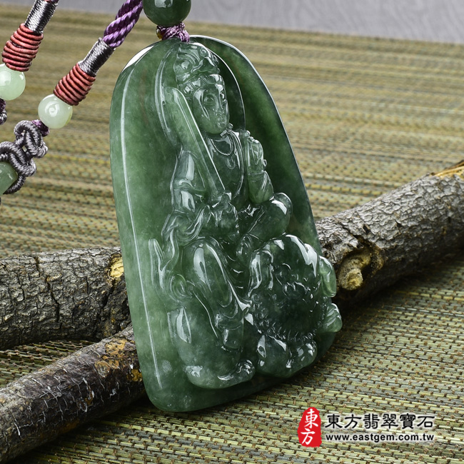 文殊菩薩項鍊玉珮左側照片 （已出售勿下標，可訂做） 翡翠文殊菩薩項鍊玉珮（文殊菩薩：文殊菩薩牌A貨翡翠文殊菩薩玉珮、緬甸玉文殊菩薩玉墜）。綠色油青糯種文殊菩薩，WS078。客製化訂做各種翡翠文殊菩薩吊墜玉珮項鍊。★附A貨翡翠雙證書