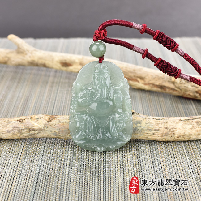 ★可接受客製化訂做此件商品，歡迎來電詢問。★   ★商品已售出，請勿下標★關公項鍊玉珮情境照片  翡翠關公項鍊玉珮（關聖帝君：關公牌A貨翡翠關公玉珮、緬甸玉關公玉墜）。綠色糯種油青關公，KG211。客製化訂做各種翡翠關公吊墜玉珮項鍊。★附A貨翡翠雙證書