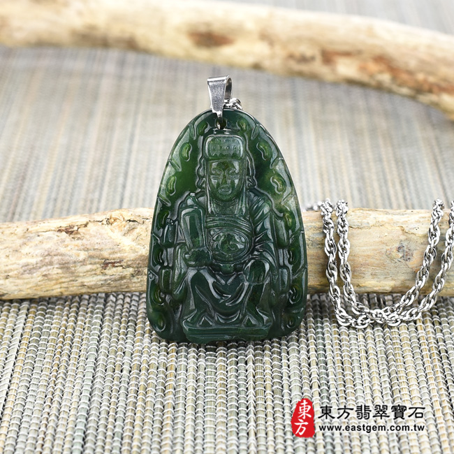 媽袓項鍊玉珮情境照片  水草玉媽祖項鍊玉珮（天上聖母：媽祖牌水草玉媽祖玉珮、水草玉媽祖玉墜）。墨綠水草玉媽祖，MD077。客製化訂做各種水草玉媽祖吊墜玉珮項鍊。★附東方翡翠寶石保證卡