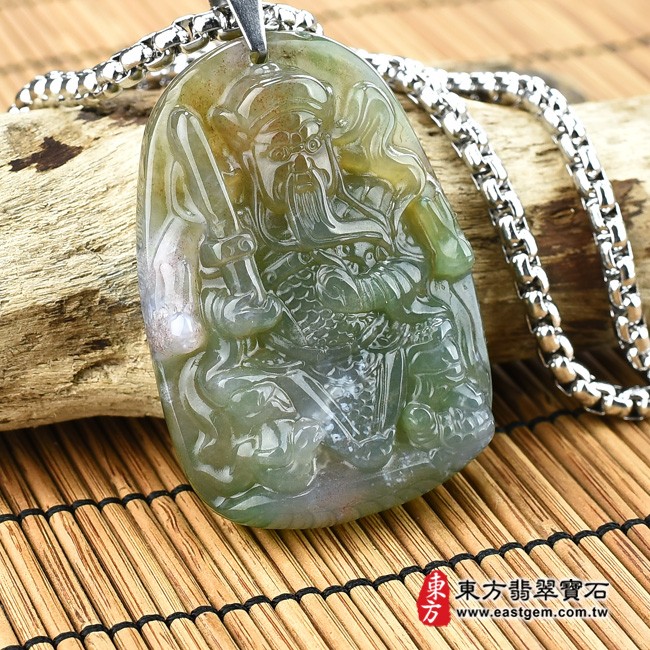 玄天上帝項鍊玉珮左側照片  水草玉玄天上帝項鍊玉珮（玄天上帝：玄天上帝牌水草玉玄天上帝玉珮、水草玉玄天上帝玉墜）。綠帶紫水草玉玄天上帝，ST051。客製化訂做各種水草玉玄天上帝吊墜玉珮項鍊。★附東方翡翠寶石保證卡