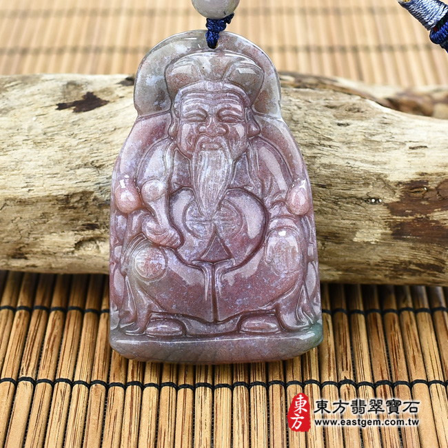 福德正神土地公財神爺項鍊玉珮正面照片  水草玉福德正神土地公財神爺項鍊玉珮（福德正神：福德正神土地公財神爺牌水草玉福德正神土地公財神爺玉珮、水草玉福德正神土地公財神爺玉墜）。紅帶微綠水草玉福德正神土地公財神爺，TD027。客製化訂做各種水草玉福德正神土地公財神爺吊墜玉珮項鍊。★附東方翡翠寶石保證卡