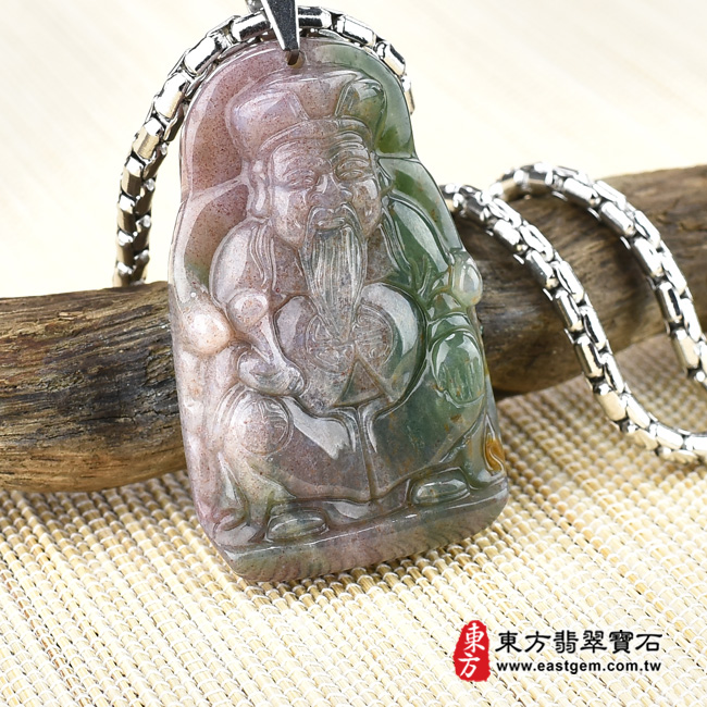 福德正神土地公財神爺項鍊玉珮左側照片  水草玉福德正神土地公財神爺項鍊玉珮（福德正神：福德正神土地公財神爺牌水草玉福德正神土地公財神爺玉珮、水草玉福德正神土地公財神爺玉墜）。紅帶綠水草玉福德正神土地公財神爺，TD028。客製化訂做各種水草玉福德正神土地公財神爺吊墜玉珮項鍊。★附東方翡翠寶石保證卡