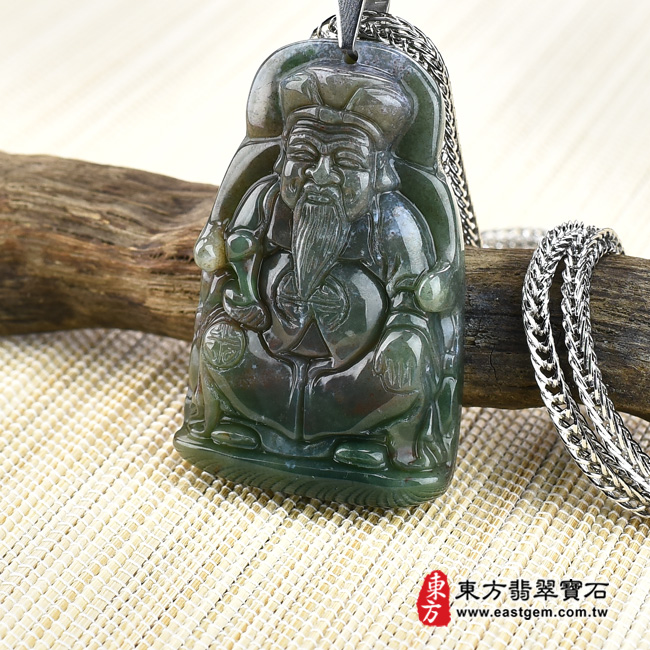 福德正神土地公財神爺項鍊玉珮右側照片  水草玉福德正神土地公財神爺項鍊玉珮（福德正神：福德正神土地公財神爺牌水草玉福德正神土地公財神爺玉珮、水草玉福德正神土地公財神爺玉墜）。綠帶褐水草玉福德正神土地公財神爺，TD029。客製化訂做各種水草玉福德正神土地公財神爺吊墜玉珮項鍊。★附東方翡翠寶石保證卡