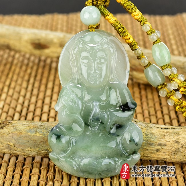 翡翠觀世音菩薩項鍊玉珮情境照片   （已出售勿下標，可訂做）翡翠觀世音菩薩項鍊玉珮（觀世音菩薩：觀世音菩薩牌A貨翡翠觀世音菩薩玉珮、緬甸玉觀世音菩薩玉墜）。淡綠糯種帶飄花觀世音菩薩，GY742。客製化訂做各種翡翠觀世音菩薩吊墜玉珮項鍊。★附A貨翡翠雙證書