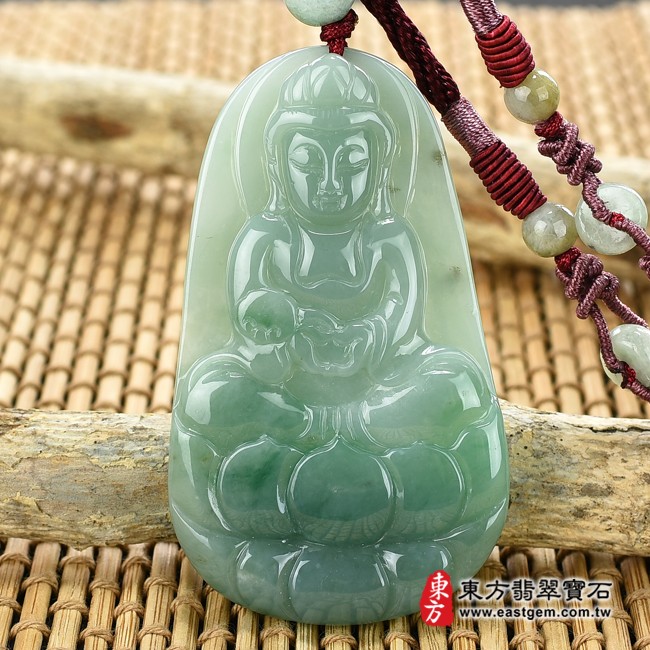 翡翠觀世音菩薩項鍊玉珮正面照片  （已出售勿下標，可訂做）翡翠觀世音菩薩項鍊玉珮（觀世音菩薩，如意觀音：觀世音菩薩牌A貨翡翠觀世音菩薩玉珮、緬甸玉觀世音菩薩玉墜）。淡綠糯種觀世音菩薩，GY743。客製化訂做各種翡翠觀世音菩薩吊墜玉珮項鍊。★附A貨翡翠雙證書