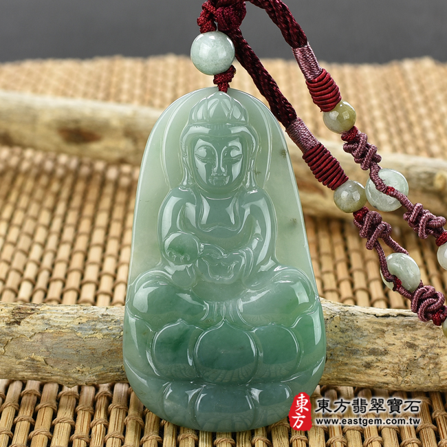 翡翠觀世音菩薩項鍊玉珮情境照片  （已出售勿下標，可訂做）翡翠觀世音菩薩項鍊玉珮（觀世音菩薩，如意觀音：觀世音菩薩牌A貨翡翠觀世音菩薩玉珮、緬甸玉觀世音菩薩玉墜）。淡綠糯種觀世音菩薩，GY743。客製化訂做各種翡翠觀世音菩薩吊墜玉珮項鍊。★附A貨翡翠雙證書