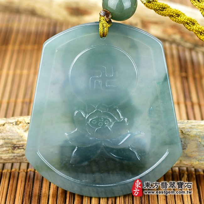 翡翠大勢至菩薩項鍊玉珮背面照片  翡翠大勢至菩薩項鍊玉珮（大勢至菩薩：大勢至菩薩牌A貨翡翠大勢至菩薩玉珮、大勢至菩薩玉墜）。大勢至菩薩，GY746。客製化訂做各種翡翠大勢至菩薩吊墜玉珮項鍊。★附A貨翡翠雙證書（產地：瓜地馬拉）