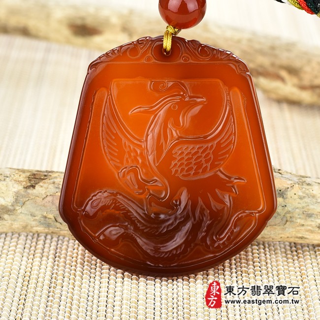 鳳凰項鍊玉珮正面照片  瑪瑙鳳凰項鍊玉珮（鳴鳳朝陽、鳳凰展翅：鳳凰牌瑪瑙鳳凰玉珮、玉髓鳳凰玉墜）。紅色瑪瑙玉髓鳳凰，FH038。客製化訂做各種瑪瑙玉髓鳳凰吊墜玉珮項鍊。★附東方翡翠寶石保證卡