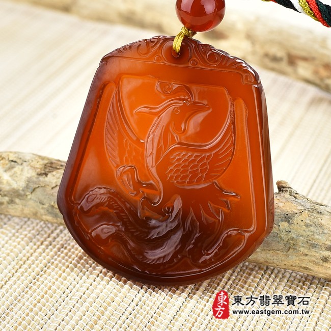 鳳凰項鍊玉珮右側照片  瑪瑙鳳凰項鍊玉珮（鳴鳳朝陽、鳳凰展翅：鳳凰牌瑪瑙鳳凰玉珮、玉髓鳳凰玉墜）。紅色瑪瑙玉髓鳳凰，FH038。客製化訂做各種瑪瑙玉髓鳳凰吊墜玉珮項鍊。★附東方翡翠寶石保證卡