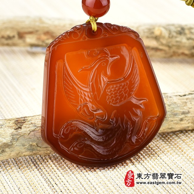 鳳凰項鍊玉珮左側照片  瑪瑙鳳凰項鍊玉珮（鳴鳳朝陽、鳳凰展翅：鳳凰牌瑪瑙鳳凰玉珮、玉髓鳳凰玉墜）。紅色瑪瑙玉髓鳳凰，FH038。客製化訂做各種瑪瑙玉髓鳳凰吊墜玉珮項鍊。★附東方翡翠寶石保證卡