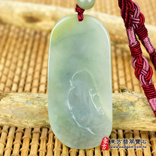 翡翠觀世音菩薩背面照片 （已出售勿下標，可訂做） 翡翠觀世音菩薩項鍊玉珮（觀世音菩薩：觀世音菩薩牌A貨翡翠觀世音菩薩玉珮、緬甸玉觀世音菩薩玉墜）。淡綠色糯種帶黃翡觀世音菩薩，GY770。客製化訂做各種翡翠觀世音菩薩吊墜玉珮項鍊。★附A貨翡翠雙證書  