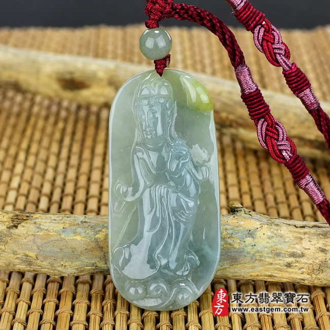 翡翠觀世音菩薩情境照片  （已出售勿下標，可訂做）翡翠觀世音菩薩項鍊玉珮（觀世音菩薩：觀世音菩薩牌A貨翡翠觀世音菩薩玉珮、緬甸玉觀世音菩薩玉墜）。淡綠色糯種帶黃翡觀世音菩薩，GY770。客製化訂做各種翡翠觀世音菩薩吊墜玉珮項鍊。★附A貨翡翠雙證書  