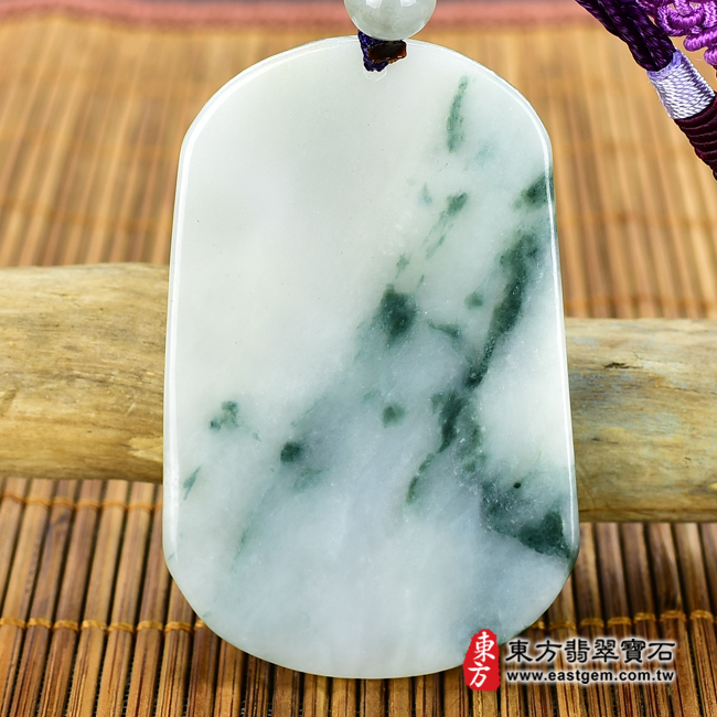 翡翠觀世音菩薩背面照片 翡翠觀世音菩薩項鍊玉珮（觀世音菩薩，灑水觀音：觀世音菩薩牌A貨翡翠觀世音菩薩玉珮、緬甸玉觀世音菩薩玉墜）。淡綠色糯種帶飄花觀世音菩薩，GY771。客製化訂做各種翡翠觀世音菩薩吊墜玉珮項鍊。★附A貨翡翠雙證書