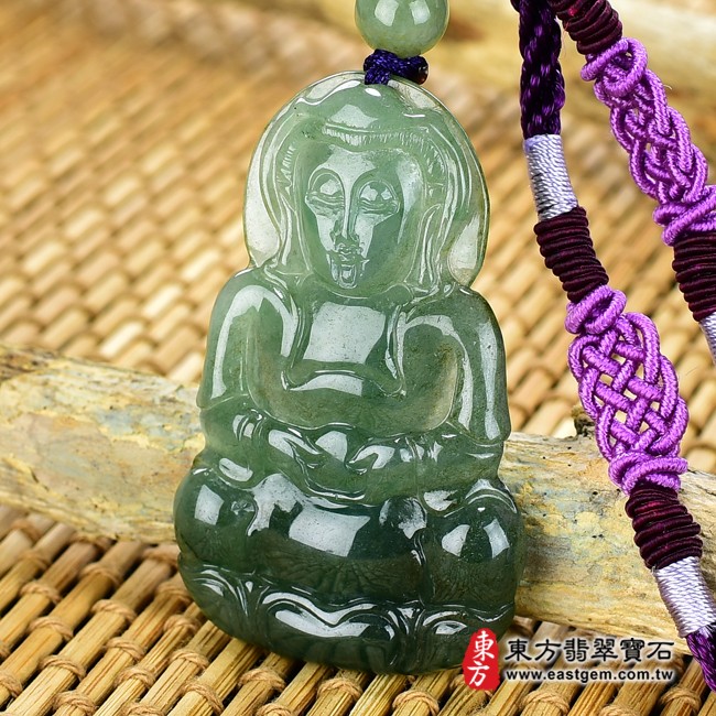 翡翠觀世音菩薩右側照片 （已出售勿下標，可訂做）翡翠觀世音菩薩項鍊玉珮（觀世音菩薩：觀世音菩薩牌A貨翡翠觀世音菩薩玉珮、緬甸玉觀世音菩薩玉墜）。綠色糯種油青觀世音菩薩，GY772。客製化訂做各種翡翠觀世音菩薩吊墜玉珮項鍊。★附A貨翡翠雙證書