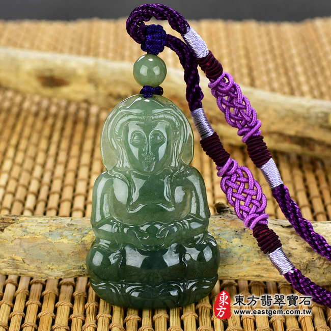 翡翠觀世音菩薩情境照片 （已出售勿下標，可訂做）翡翠觀世音菩薩項鍊玉珮（觀世音菩薩：觀世音菩薩牌A貨翡翠觀世音菩薩玉珮、緬甸玉觀世音菩薩玉墜）。綠色糯種油青觀世音菩薩，GY772。客製化訂做各種翡翠觀世音菩薩吊墜玉珮項鍊。★附A貨翡翠雙證書