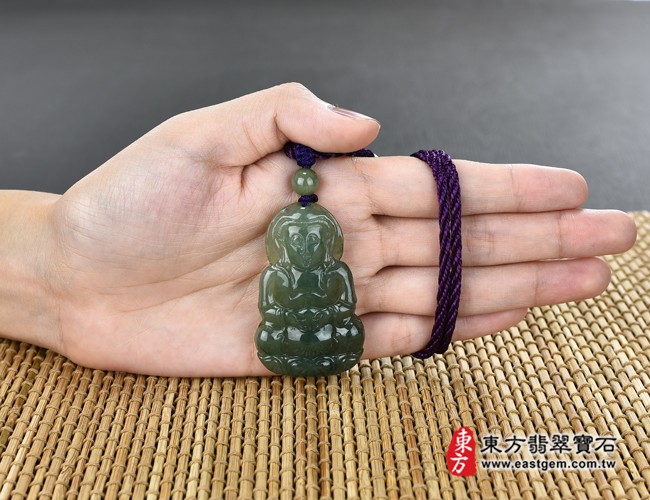 翡翠觀世音菩薩大小示意照片 （已出售勿下標，可訂做）翡翠觀世音菩薩項鍊玉珮（觀世音菩薩：觀世音菩薩牌A貨翡翠觀世音菩薩玉珮、緬甸玉觀世音菩薩玉墜）。綠色糯種油青觀世音菩薩，GY772。客製化訂做各種翡翠觀世音菩薩吊墜玉珮項鍊。★附A貨翡翠雙證書