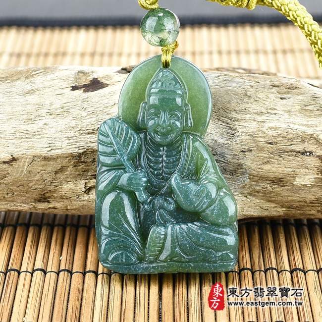 水草玉濟公項鍊玉珮正面照片 水草玉濟公項鍊玉珮（濟公：濟公牌水草玉濟公玉珮、水草玉濟公玉墜）。綠色水草玉濟公，GG011。客製化訂做各種水草玉濟公吊墜玉珮項鍊。★附東方翡翠寶石保證卡 產地：巴西、中國、南非、印尼 造型：濟公 商品五行：木、土 尺寸：長約4.6公分x寬約3公分 厚度：約0.95公分 重量(克)：約26.7克(含繩重) 透光度：0~25% 贈品：東方翡翠寶石的紅色飾品紙盒，吊繩一條(中國結吊繩，或不鏽鋼吊繩，二選一)  證書編號和出處：(1) GG-011，東方翡翠寶石保證卡 ※關於此商品的基本資料，以及相關商品的照片，請看上面敘述。 ※任何商品不清楚的地方，都歡迎跟我們詢問（mail、電話、門市、line、微信）。 ※東方翡翠寶石，會用心為您服務。謝謝您。