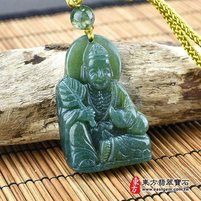 水草玉濟公項鍊玉珮左側照片 水草玉濟公項鍊玉珮（濟公：濟公牌水草玉濟公玉珮、水草玉濟公玉墜）。綠色水草玉濟公，GG011。客製化訂做各種水草玉濟公吊墜玉珮項鍊。★附東方翡翠寶石保證卡 產地：巴西、中國、南非、印尼 造型：濟公 商品五行：木、土 尺寸：長約4.6公分x寬約3公分 厚度：約0.95公分 重量(克)：約26.7克(含繩重) 透光度：0~25% 贈品：東方翡翠寶石的紅色飾品紙盒，吊繩一條(中國結吊繩，或不鏽鋼吊繩，二選一)  證書編號和出處：(1) GG-011，東方翡翠寶石保證卡 ※關於此商品的基本資料，以及相關商品的照片，請看上面敘述。 ※任何商品不清楚的地方，都歡迎跟我們詢問（mail、電話、門市、line、微信）。 ※東方翡翠寶石，會用心為您服務。謝謝您。
