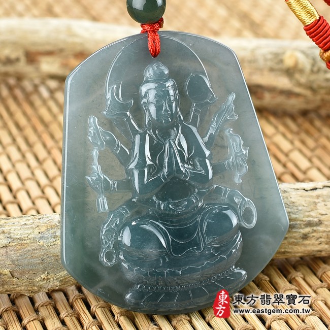 翡翠千手觀音左側照片 翡翠千手觀音項鍊玉珮（千手觀音：千手觀音牌A貨翡翠千手觀音玉珮、千手觀音玉墜）。千手觀音，LH120。客製化訂做各種翡翠千手觀音吊墜玉珮項鍊。★附A貨翡翠雙證書（產地：瓜地馬拉）