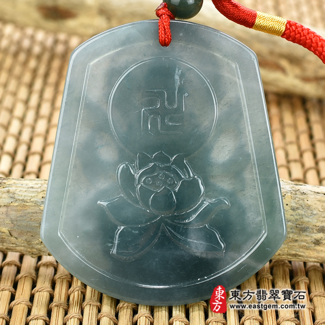翡翠千手觀音背面照片 翡翠千手觀音項鍊玉珮（千手觀音：千手觀音牌A貨翡翠千手觀音玉珮、千手觀音玉墜）。千手觀音，LH120。客製化訂做各種翡翠千手觀音吊墜玉珮項鍊。★附A貨翡翠雙證書（產地：瓜地馬拉）