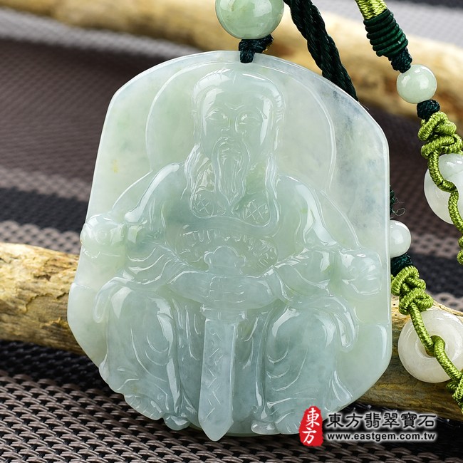 翡翠玄天上帝右側照片 （已出售勿下標，可訂做） 翡翠玄天上帝項鍊玉珮（玄天上帝：玄天上帝牌A貨翡翠玄天上帝玉珮、緬甸玉玄天上帝玉墜）。綠色糯種玄天上帝，ST046。客製化訂做各種翡翠玄天上帝吊墜玉珮項鍊。★附A貨翡翠雙證書