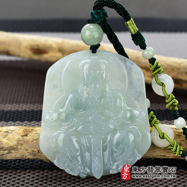 翡翠玄天上帝情境照片  （已出售勿下標，可訂做）翡翠玄天上帝項鍊玉珮（玄天上帝：玄天上帝牌A貨翡翠玄天上帝玉珮、緬甸玉玄天上帝玉墜）。綠色糯種玄天上帝，ST046。客製化訂做各種翡翠玄天上帝吊墜玉珮項鍊。★附A貨翡翠雙證書