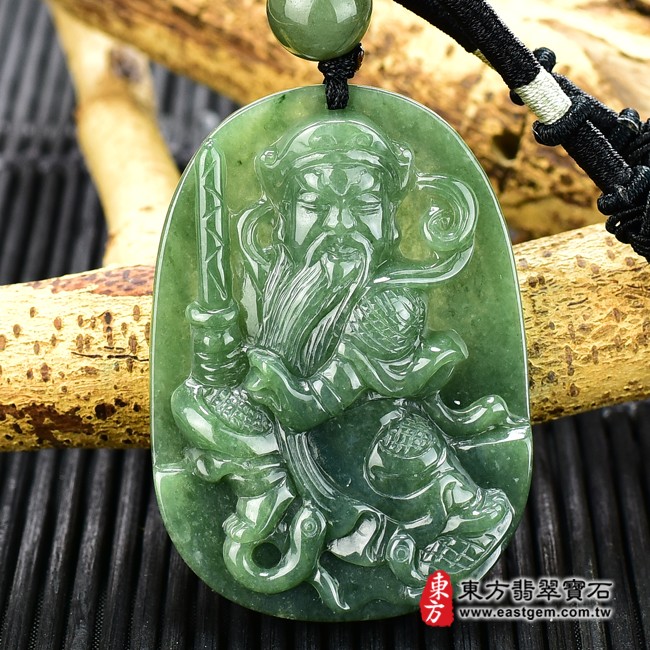 翡翠玄天上帝正面照片 翡翠玄天上帝項鍊玉珮（玄天上帝：玄天上帝牌A貨翡翠玄天上帝玉珮、緬甸玉玄天上帝玉墜）。綠色糯種油青玄天上帝，ST048。客製化訂做各種翡翠玄天上帝吊墜玉珮項鍊。★附A貨翡翠雙證書