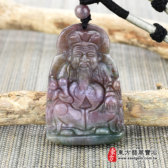 水草玉福德正神土地公財神爺項鍊玉珮正面照片 水草玉福德正神土地公財神爺項鍊玉珮（福德正神：福德正神土地公財神爺牌水草玉福德正神土地公財神爺玉珮、水草玉福德正神土地公財神爺玉墜）。紅帶綠水草玉福德正神土地公財神爺，TD033。客製化訂做各種水草玉福德正神土地公財神爺吊墜玉珮項鍊。★附東方翡翠寶石保證卡