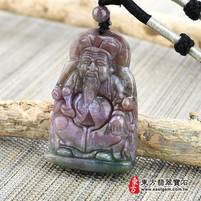 水草玉福德正神土地公財神爺項鍊玉珮右側照片 水草玉福德正神土地公財神爺項鍊玉珮（福德正神：福德正神土地公財神爺牌水草玉福德正神土地公財神爺玉珮、水草玉福德正神土地公財神爺玉墜）。紅帶綠水草玉福德正神土地公財神爺，TD033。客製化訂做各種水草玉福德正神土地公財神爺吊墜玉珮項鍊。★附東方翡翠寶石保證卡