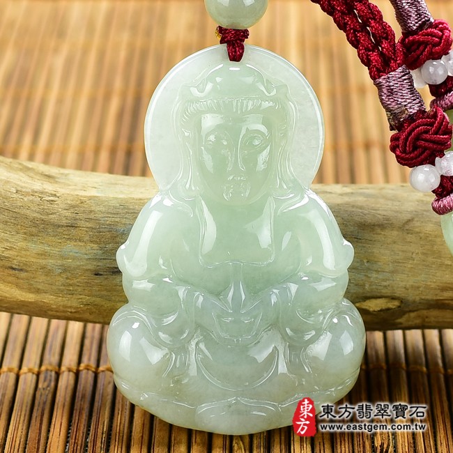 翡翠觀世音菩薩正面照片 翡翠觀世音菩薩項鍊玉珮（觀世音菩薩，寶瓶觀音：觀世音菩薩牌A貨翡翠觀世音菩薩玉珮、緬甸玉觀世音菩薩玉墜）。淡綠色糯種觀世音菩薩，GY781。客製化訂做各種翡翠觀世音菩薩吊墜玉珮項鍊。★附A貨翡翠雙證書