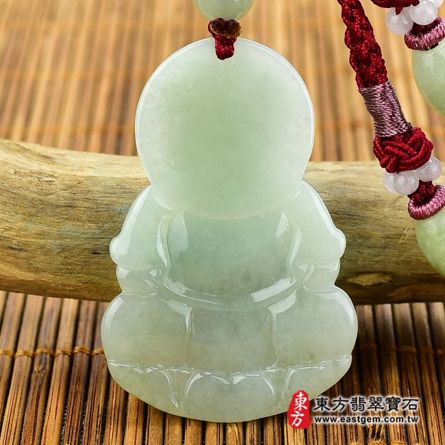 翡翠觀世音菩薩背面照片 翡翠觀世音菩薩項鍊玉珮（觀世音菩薩，寶瓶觀音：觀世音菩薩牌A貨翡翠觀世音菩薩玉珮、緬甸玉觀世音菩薩玉墜）。淡綠色糯種觀世音菩薩，GY781。客製化訂做各種翡翠觀世音菩薩吊墜玉珮項鍊。★附A貨翡翠雙證書