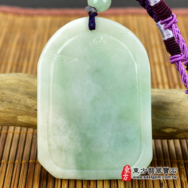 翡翠觀世音菩薩背面照片 翡翠觀世音菩薩項鍊玉珮（觀世音菩薩，乘龍觀音：觀世音菩薩牌A貨翡翠觀世音菩薩玉珮、緬甸玉觀世音菩薩玉墜）。淡綠色糯種觀世音菩薩，GY787。客製化訂做各種翡翠觀世音菩薩吊墜玉珮項鍊。★附A貨翡翠雙證書