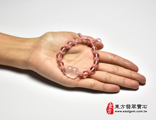 粉晶手珠大小示意圖  粉晶手鍊(粉晶珠子，珠徑約8mm，10顆珠，OFG070) 客製化設計各種粉晶珠串、粉晶珠子、粉晶手鍊、粉晶手珠。★附東方翡翠寶石保證卡