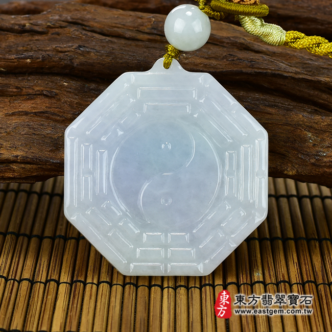 翡翠八卦項鍊玉珮正面照片 翡翠八卦項鍊玉珮（精工八卦太極，先天八卦：八卦牌A貨翡翠八卦玉珮、緬甸玉八卦玉墜）。白綠色糯種八卦，ED132。客製化訂做各種翡翠八卦吊墜玉珮項鍊。★附A貨翡翠雙證書