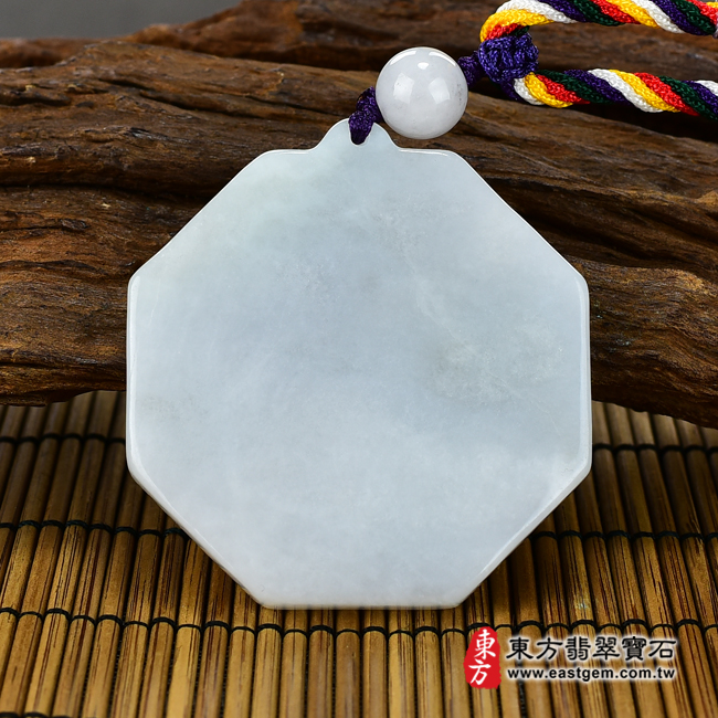 翡翠八卦項鍊玉珮背面照片 翡翠八卦項鍊玉珮（精工八卦太極，先天八卦：八卦牌A貨翡翠八卦玉珮、緬甸玉八卦玉墜）。白綠色糯種八卦，ED138。客製化訂做各種翡翠八卦吊墜玉珮項鍊。★附A貨翡翠雙證書
