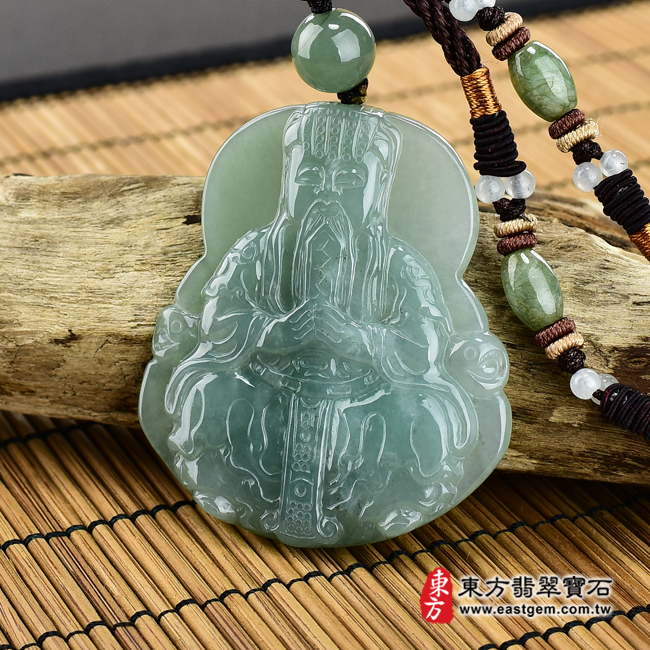 翡翠玉皇大帝項鍊玉珮正右側照片 （已出售勿下標，可訂做）翡翠玉皇大帝項鍊玉珮（玉皇大帝：玉皇大帝牌A貨翡翠玉皇大帝玉珮、緬甸玉玉皇大帝玉墜）。綠色糯種玉皇大帝，EH012。客製化訂做各種翡翠玉皇大帝吊墜玉珮項鍊。★附A貨翡翠雙證書