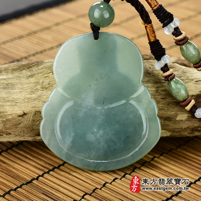 翡翠玉皇大帝項鍊玉珮背面照片 （已出售勿下標，可訂做）翡翠玉皇大帝項鍊玉珮（玉皇大帝：玉皇大帝牌A貨翡翠玉皇大帝玉珮、緬甸玉玉皇大帝玉墜）。綠色糯種玉皇大帝，EH012。客製化訂做各種翡翠玉皇大帝吊墜玉珮項鍊。★附A貨翡翠雙證書