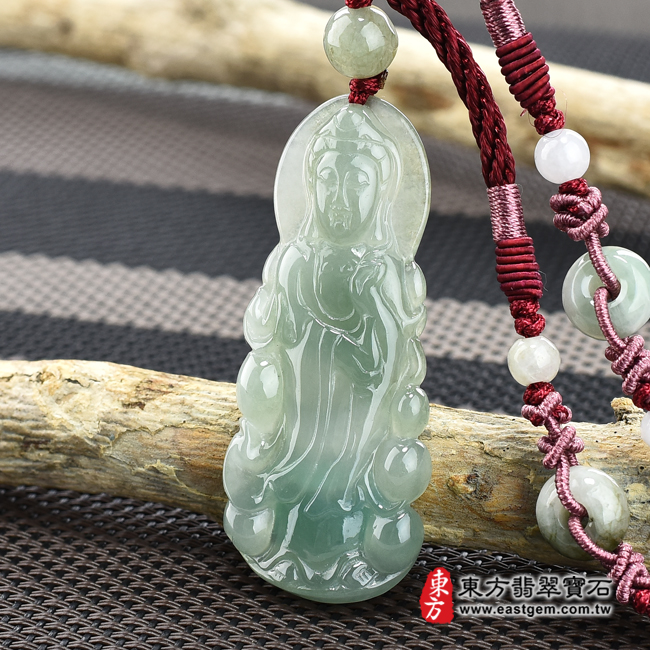 翡翠觀世音菩薩項鍊玉珮右側照片 （已售出勿下標，可訂做）翡翠觀世音菩薩項鍊玉珮（觀世音菩薩、寶瓶觀音：觀世音菩薩牌A貨翡翠觀世音菩薩玉珮、緬甸玉觀世音菩薩玉墜）。綠色糯種觀世音菩薩，GY820。客製化訂做各種翡翠觀世音菩薩吊墜玉珮項鍊。★附A貨翡翠雙證書